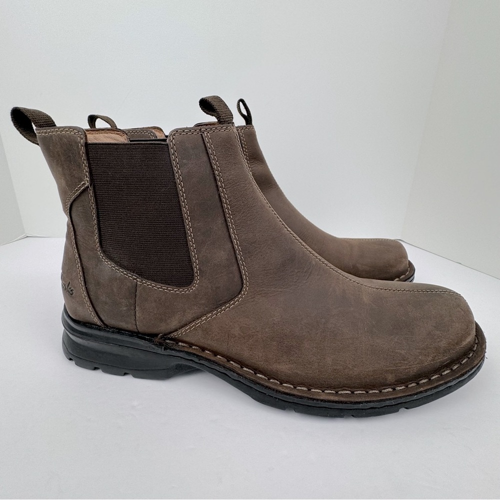 Clarks Chelsea Boots. Mens size 11. Brown Leather upper, Black Rubber Sole.